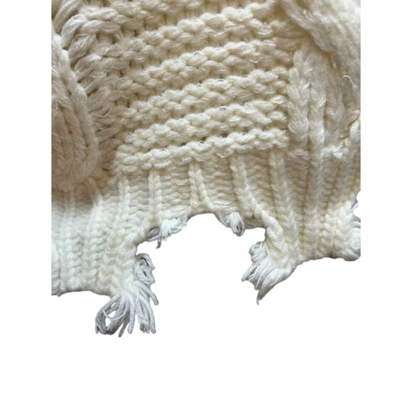 Macaron S‎ Distressed Chunky Cable Knit Sweater - Picture 5 of 7
